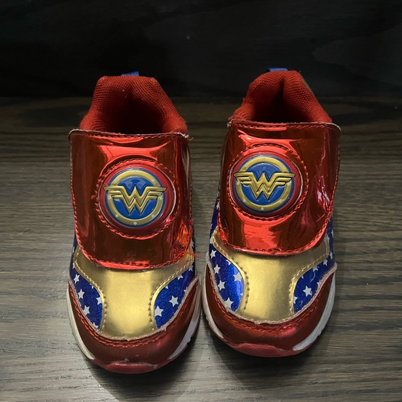 Wonder Woman kids shoes sz 8T EUC worn twice - Picture 5 of 6